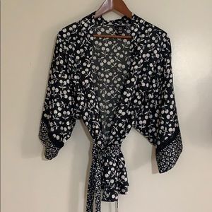 Victoria’s Secret short satin kimono M/L